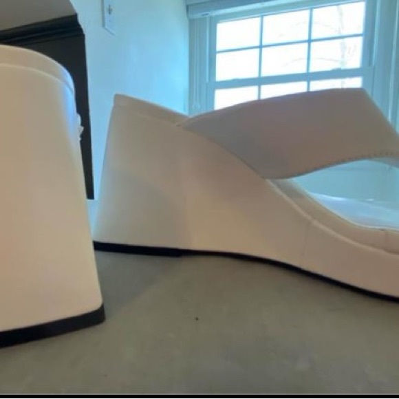 Circus white platform sandles. Size 8 - Picture 5 of 7